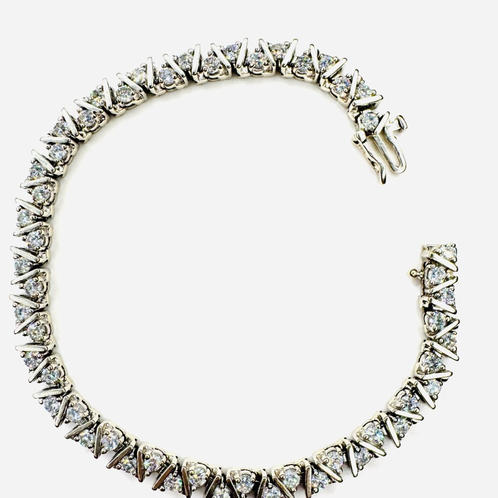 18K White Gold Diamond Tennis Bracelet est 15 ctw ( see video) Vintage